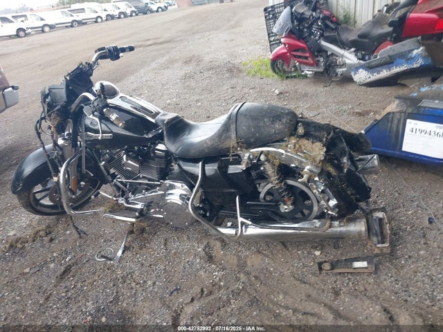 Harley-Davidson Street Glide 2023 1HD1KBC10PB678100 Image 12