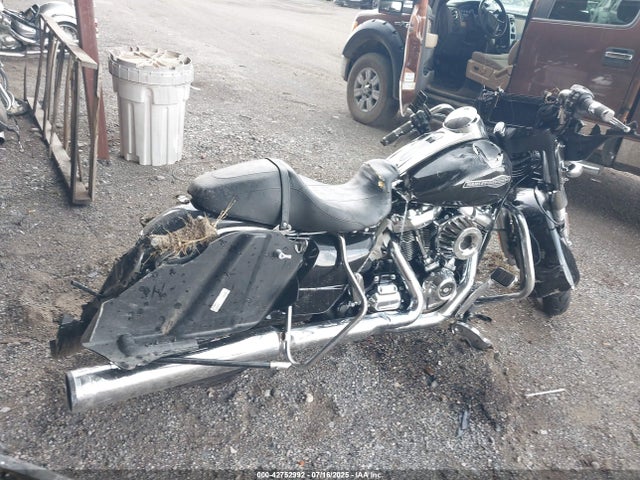 Harley-Davidson Street Glide 2023 1HD1KBC10PB678100 Image 4