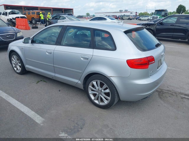 2012 AUDI A3 WAUBJAFM2CA093993 Photo 2