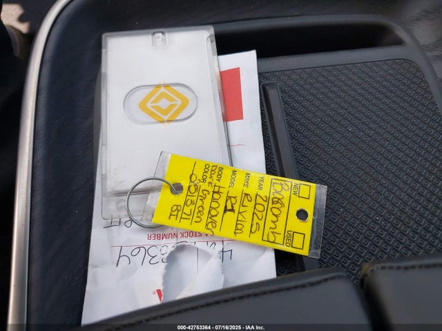 Rivian r1t 2025 7FCTGBAAXSN035480 Image 11