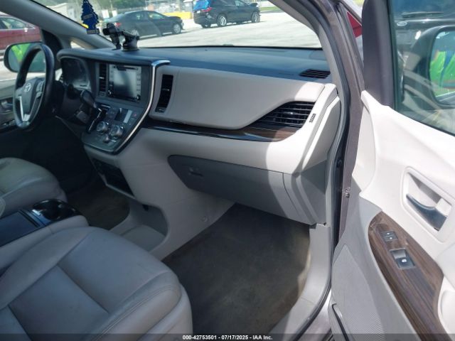2019 TOYOTA SIENNA 5TDYZ3DC3KS980743 Photo 4