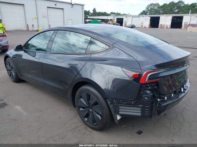 2025 TESLA MODEL 3 5YJ3E1EB2SF916097 Photo 2
