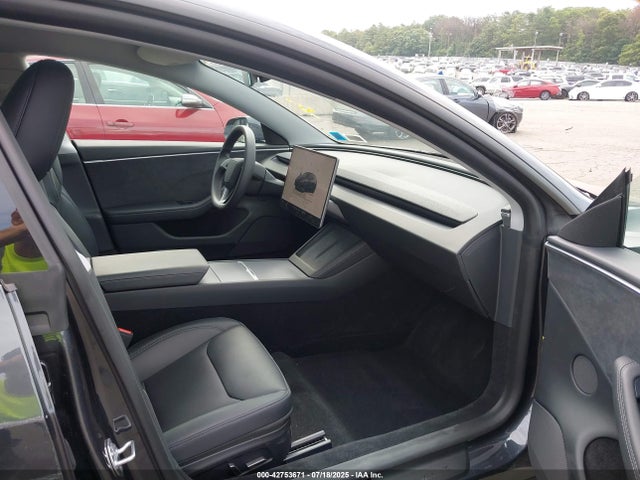 2025 TESLA MODEL 3 5YJ3E1EB2SF916097 Photo 4
