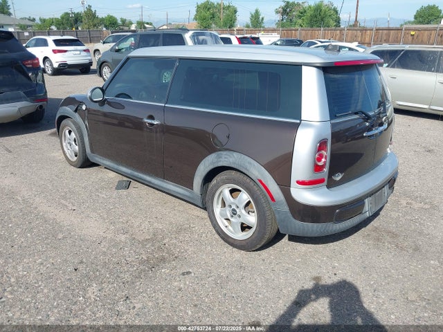 2011 MINI COOPER CLUBMAN WMWZF3C51BTY00979 Photo 2