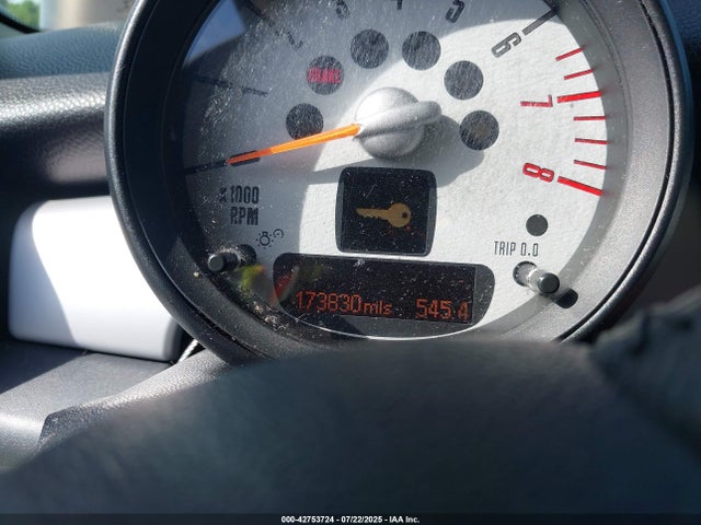 2011 MINI COOPER CLUBMAN WMWZF3C51BTY00979 Photo 6