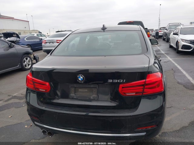 WBA8B9G54JNU98983 BMW 2018
