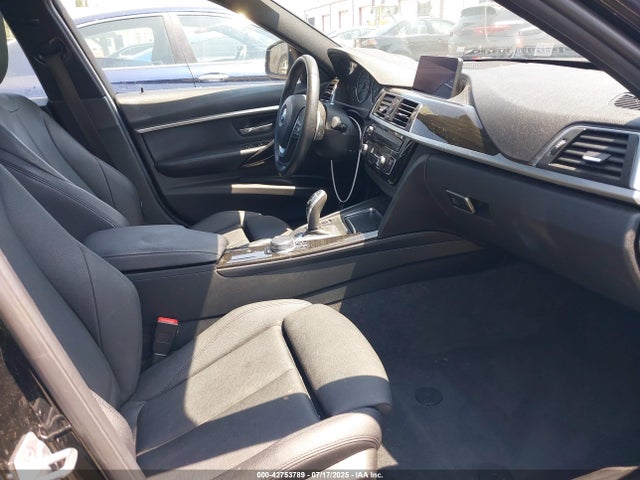 WBA8B9G54JNU98983 BMW 2018
