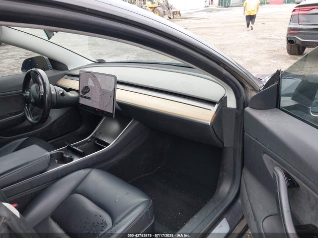 2018 TESLA MODEL 3 5YJ3E1EA8JF025799 Photo 4