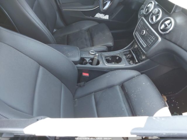 2018 MERCEDES-BENZ CLA 250 WDDSJ4GB8JN543045 Photo 4