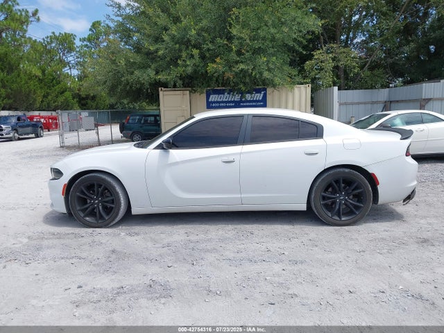 2C3CDXBG8HH657144 Dodge 2017