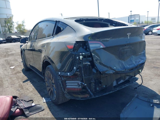 2021 TESLA MODEL Y 5YJYGDEE4MF067203 Photo 2