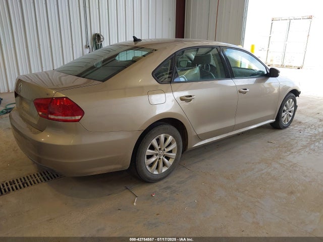 1VWAT7A33FC028442 Volkswagen Passat