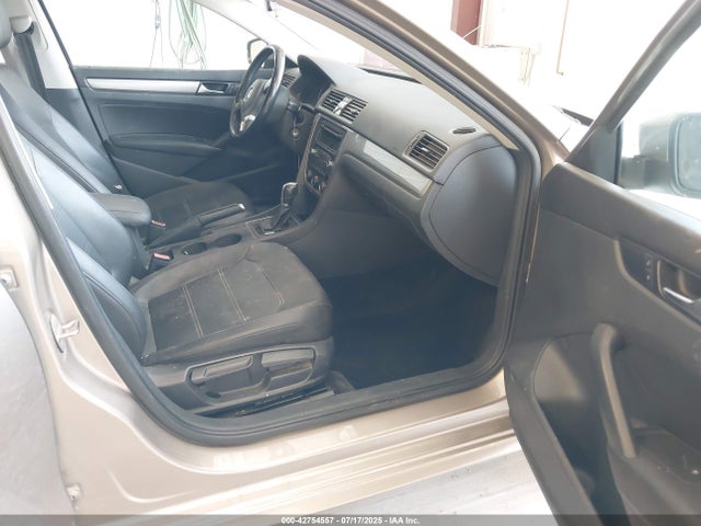 1VWAT7A33FC028442 Volkswagen Passat