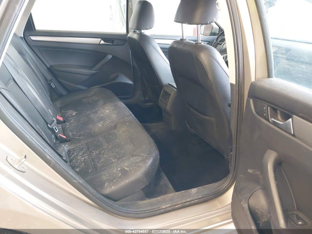 1VWAT7A33FC028442 Volkswagen Passat