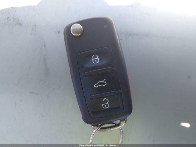 3VWD17AJ4FM356131 Volkswagen 1.8t