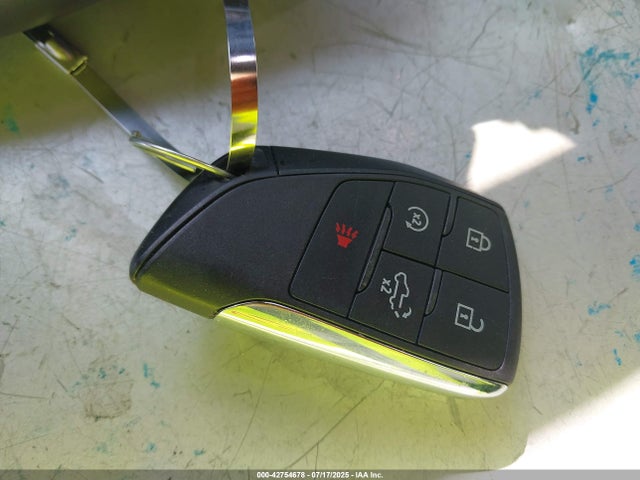 3GTPUCEK8RG385993 GMC l3b