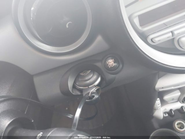 2010 MINI COOPER WMWMF3C55ATZ64356 Photo 10