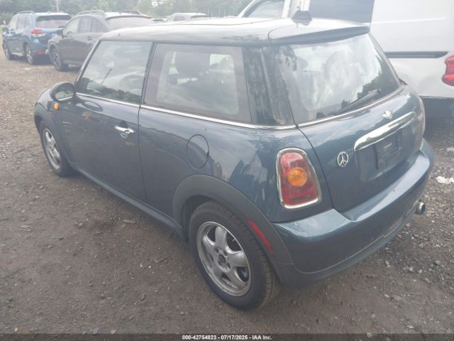2010 MINI COOPER WMWMF3C55ATZ64356 Photo 2