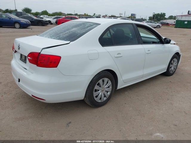 3VW2K7AJXEM431630 Volkswagen 2014