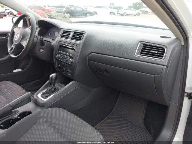 3VW2K7AJXEM431630 Volkswagen 2014