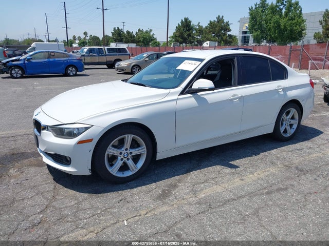 BMW 320i 2015 WBA3B1C51FK141111 Image 2