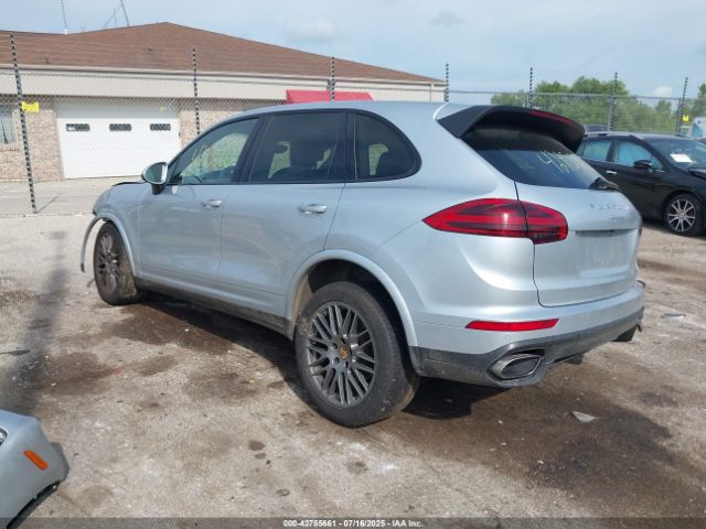 2017 PORSCHE CAYENNE WP1AA2A2XHKA84758 Photo 2