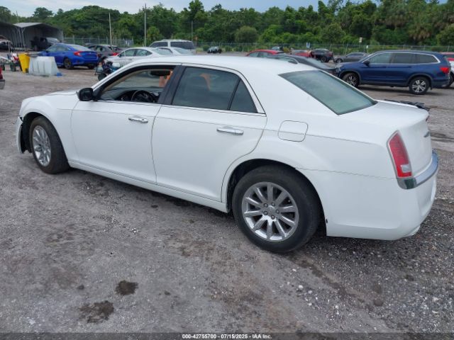 2011 CHRYSLER 300 2C3CA5CG0BH585567 Photo 2
