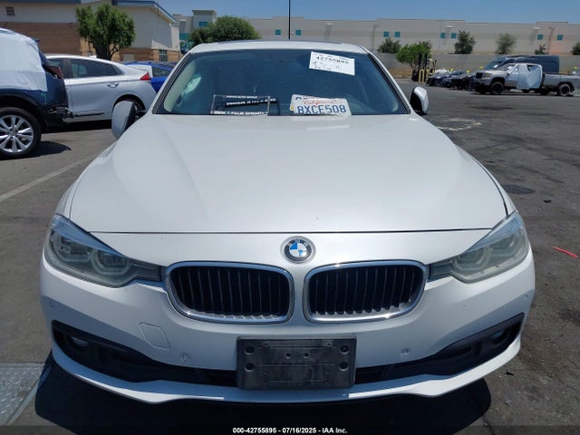 WBA8E1G58HNU14859 BMW 320i