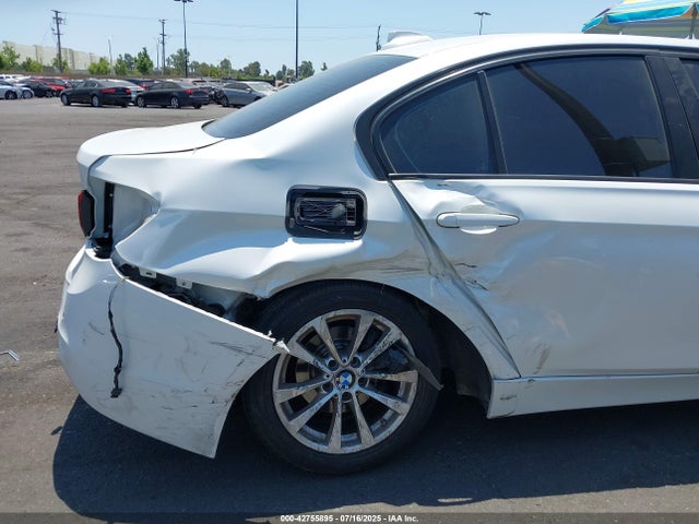 WBA8E1G58HNU14859 BMW 320i