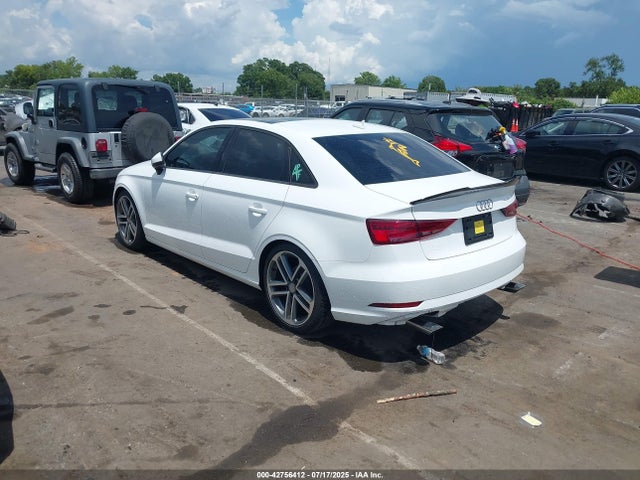 2017 AUDI A3 WAUAUGFF6H1042625 Photo 2