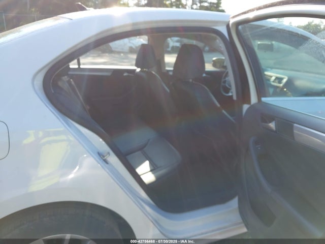 3VWD17AJ8FM415911 Volkswagen 1.8t
