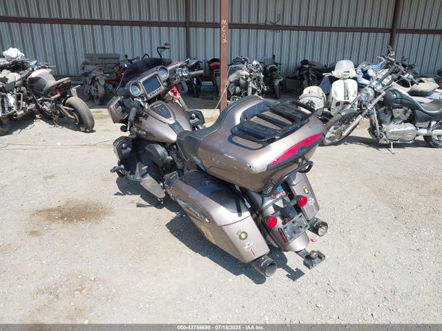 2022 INDIAN MOTORCYCLE CO. ROADMASTER 56KTKDBB4N3411267 Photo 2