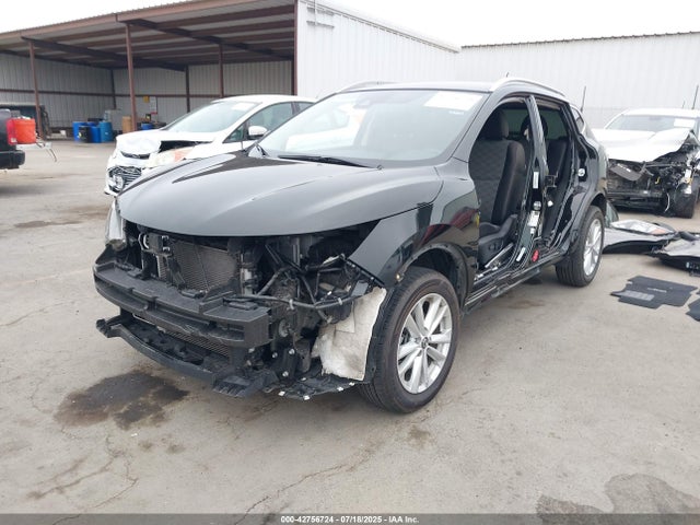 JN1BJ1CPXKW220530 Nissan 2019