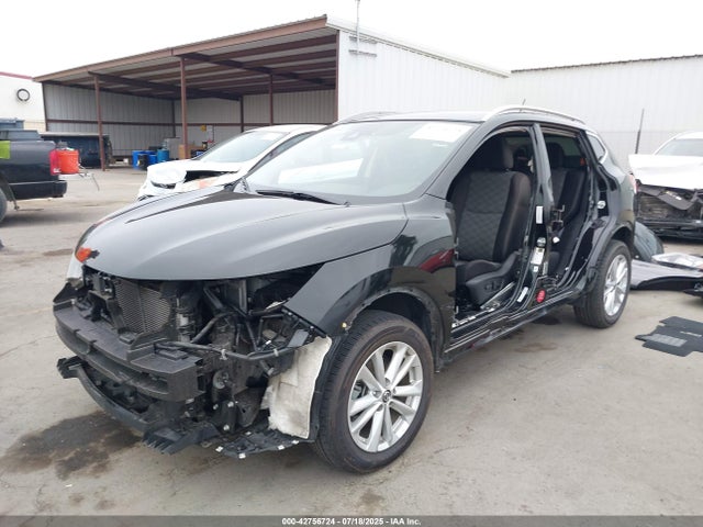 JN1BJ1CPXKW220530 Nissan 2019