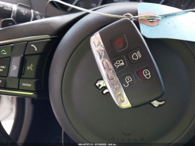 2019 JAGUAR XE SAJAD4FX0KCP50800 Photo 10