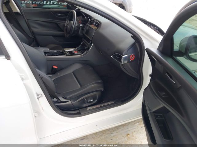 2019 JAGUAR XE SAJAD4FX0KCP50800 Photo 4