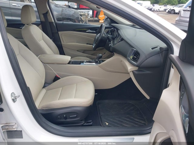 2018 Buick Regal Sportback Essence მანქანა იყიდება აუქციონზე, vin: W04GP6SX0J1047641, აუქციონის ნომერი: 42757200