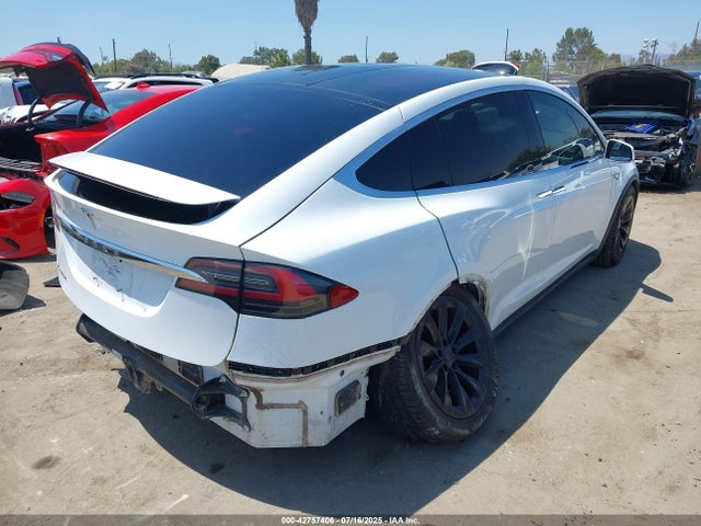 2016 TESLA MODEL X 5YJXCBE25GF016623 Photo 3