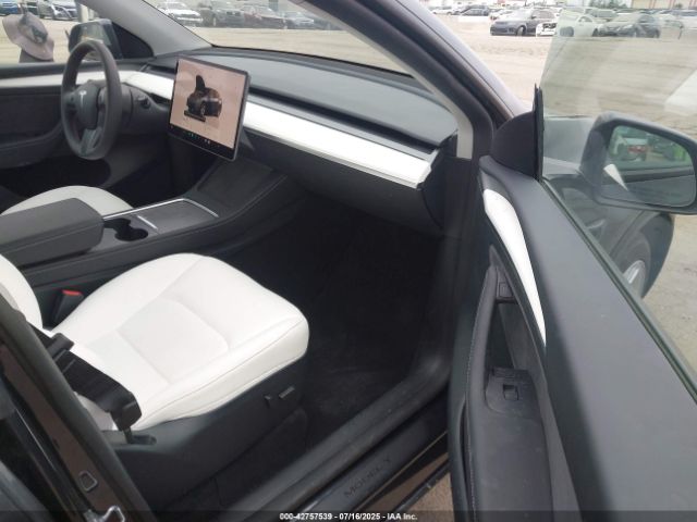 2024 TESLA MODEL Y 7SAYGDED9RF092955 Photo 4