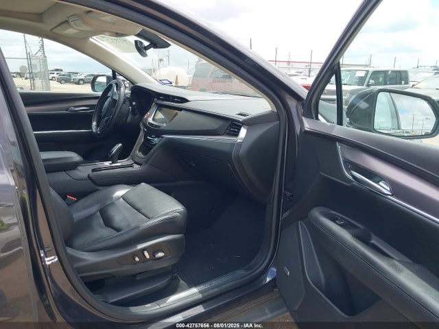 2017 CADILLAC XT5 1GYKNBRS6HZ135608 Photo 4