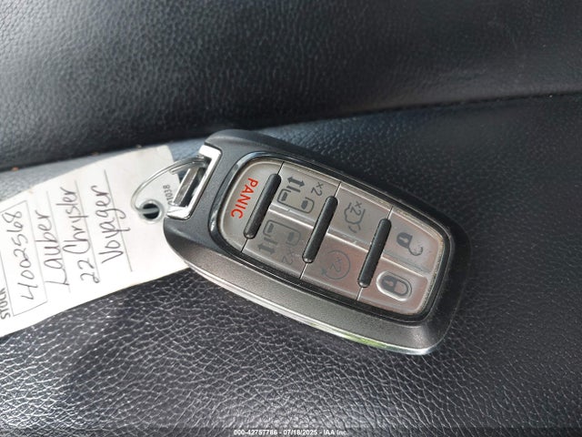 2C4RC1CG7NR159012 Chrysler Voyager