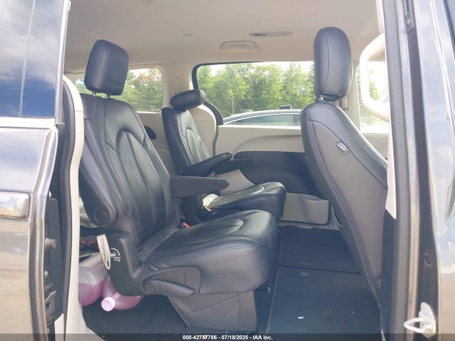 2C4RC1CG7NR159012 Chrysler Voyager