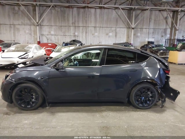 7SAYGAEE2RF071436 Tesla Model Y