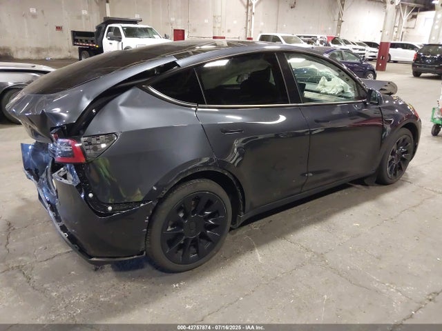 2024 TESLA MODEL Y 7SAYGAEE2RF071436 Photo 3