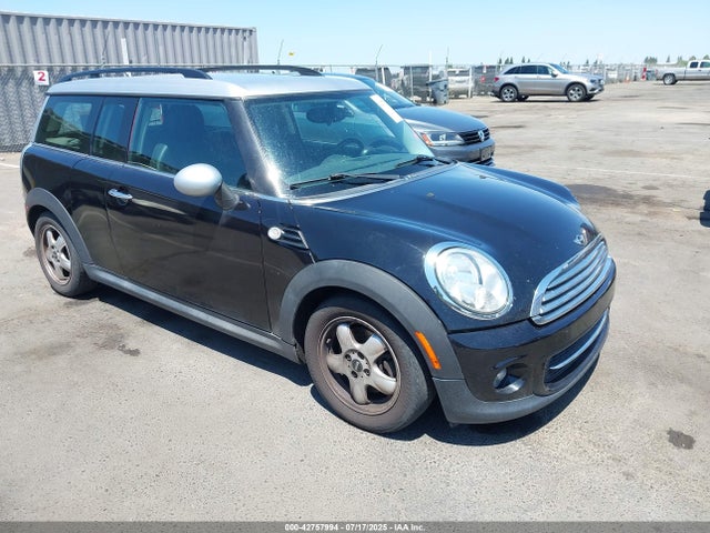 2011 MINI COOPER CLUBMAN WMWZF3C51BTX82399 Photo 0