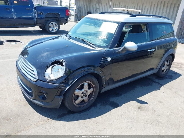 2011 MINI COOPER CLUBMAN WMWZF3C51BTX82399 Photo 1