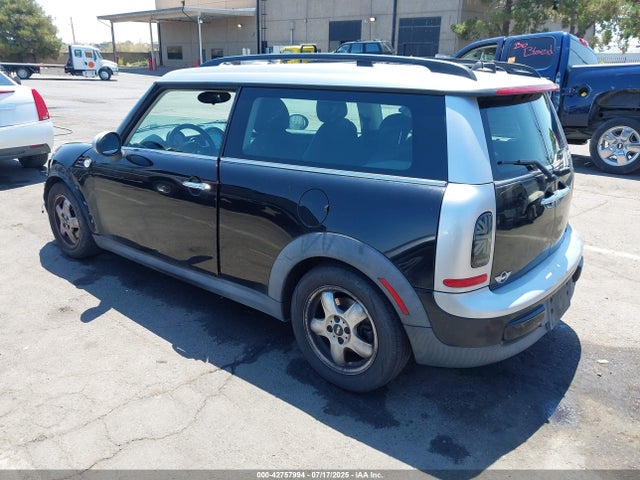 2011 MINI COOPER CLUBMAN WMWZF3C51BTX82399 Photo 2