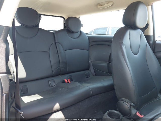 2011 MINI COOPER CLUBMAN WMWZF3C51BTX82399 Photo 7