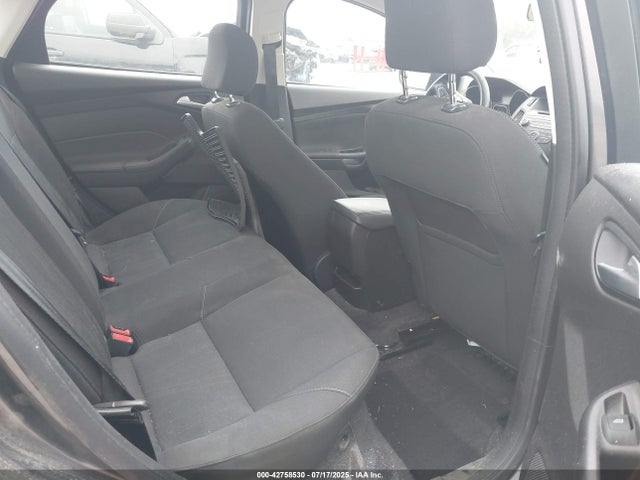 1FADP3F2XGL282170 Ford 2016