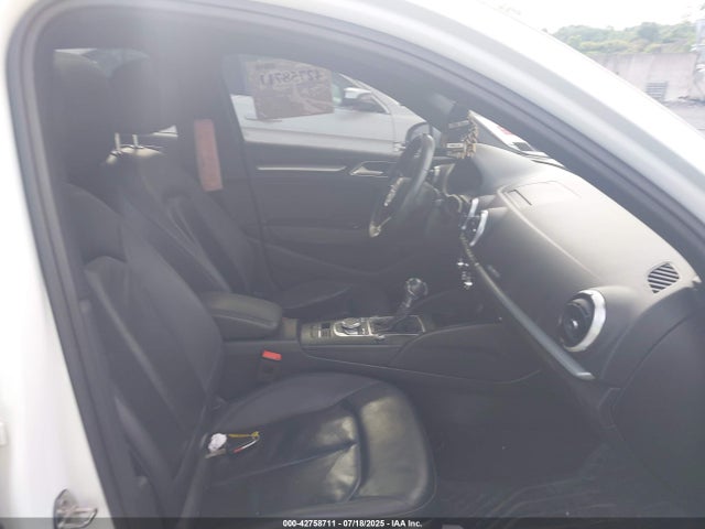2018 AUDI A3 WAUB8GFF4J1071801 Photo 4